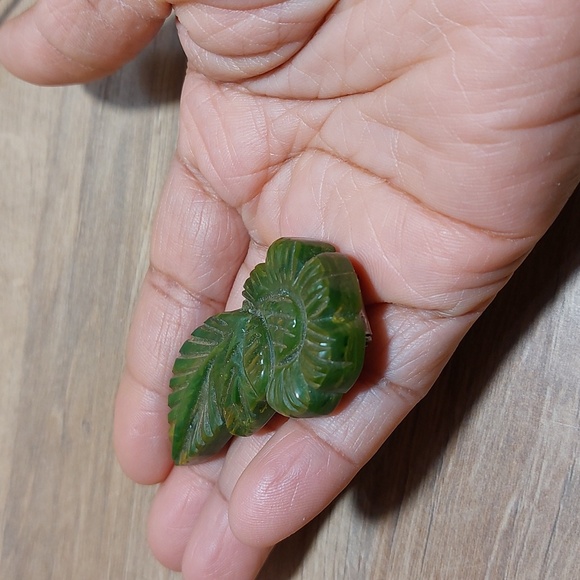 Vintage Bakelite Spinach Green Flower Dress Clip Art Deco Era Collectible - Picture 5 of 9